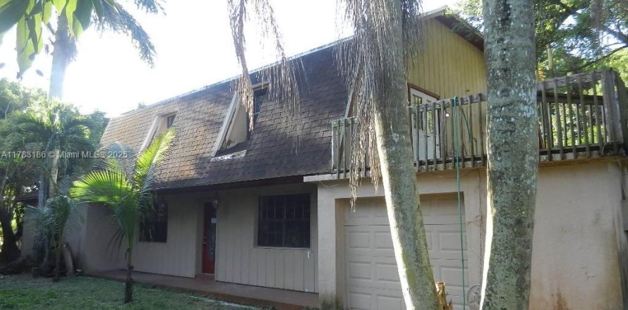 House in Homestead, Florida 5 bedrooms, 315.03 sq.m. № 1633583