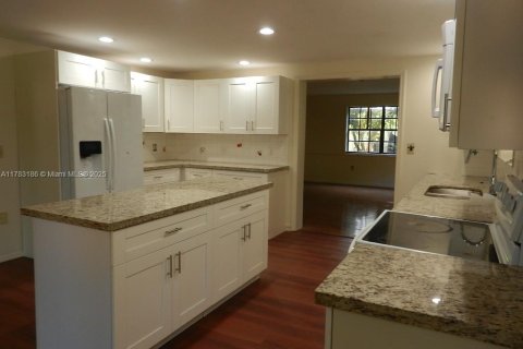 House in Homestead, Florida 5 bedrooms, 315.03 sq.m. № 1633583 - photo 14