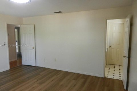 House in Homestead, Florida 5 bedrooms, 315.03 sq.m. № 1633583 - photo 27