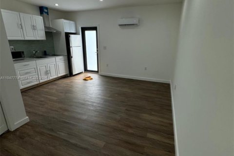 Снять в аренду коммерческую недвижимость в Майами, Флорида 161.37м2, № 2003816 - фото 2