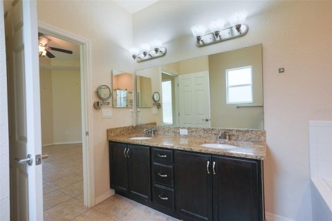 Villa ou maison à vendre à Zephyrhills, Floride: 4 chambres, 193.89 m2 № 2234399 - photo 25