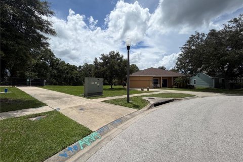 Villa ou maison à vendre à Zephyrhills, Floride: 4 chambres, 193.89 m2 № 2234399 - photo 12