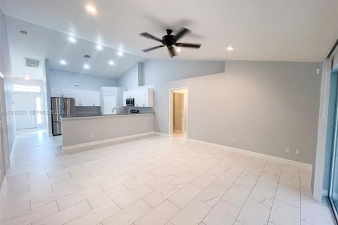 Villa ou maison à vendre à Cape Coral, Floride: 4 chambres, 167.13 m2 № 1999125 - photo 20