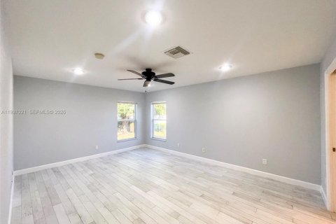 Villa ou maison à vendre à Cape Coral, Floride: 4 chambres, 167.13 m2 № 1999125 - photo 24