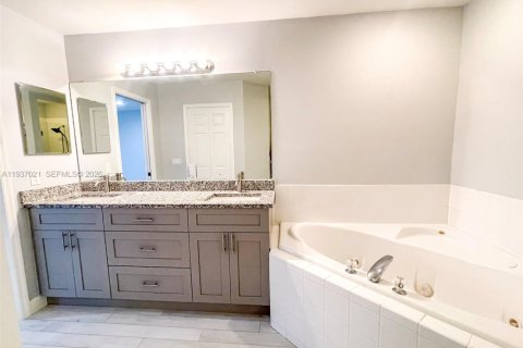 Villa ou maison à vendre à Cape Coral, Floride: 4 chambres, 167.13 m2 № 1999125 - photo 29