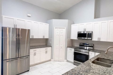 Villa ou maison à vendre à Cape Coral, Floride: 4 chambres, 167.13 m2 № 1999125 - photo 16