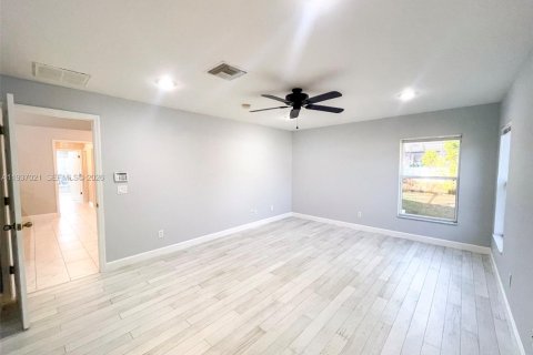 Villa ou maison à vendre à Cape Coral, Floride: 4 chambres, 167.13 m2 № 1999125 - photo 26