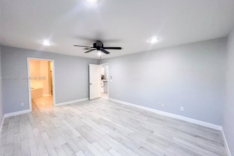 Villa ou maison à vendre à Cape Coral, Floride: 4 chambres, 167.13 m2 № 1999125 - photo 25