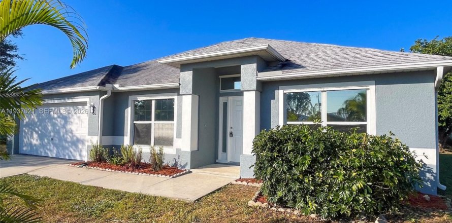 Villa ou maison à Cape Coral, Floride 4 chambres, 167.13 m2 № 1999125