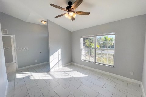 Villa ou maison à vendre à Cape Coral, Floride: 4 chambres, 167.13 m2 № 1999125 - photo 9