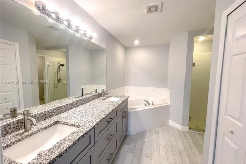 Villa ou maison à vendre à Cape Coral, Floride: 4 chambres, 167.13 m2 № 1999125 - photo 27