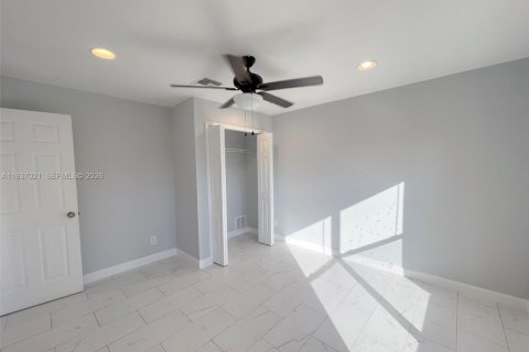 Villa ou maison à vendre à Cape Coral, Floride: 4 chambres, 167.13 m2 № 1999125 - photo 11