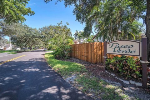 House in Cooper City, Florida 3 bedrooms, 139.54 sq.m. № 1877624 - photo 2