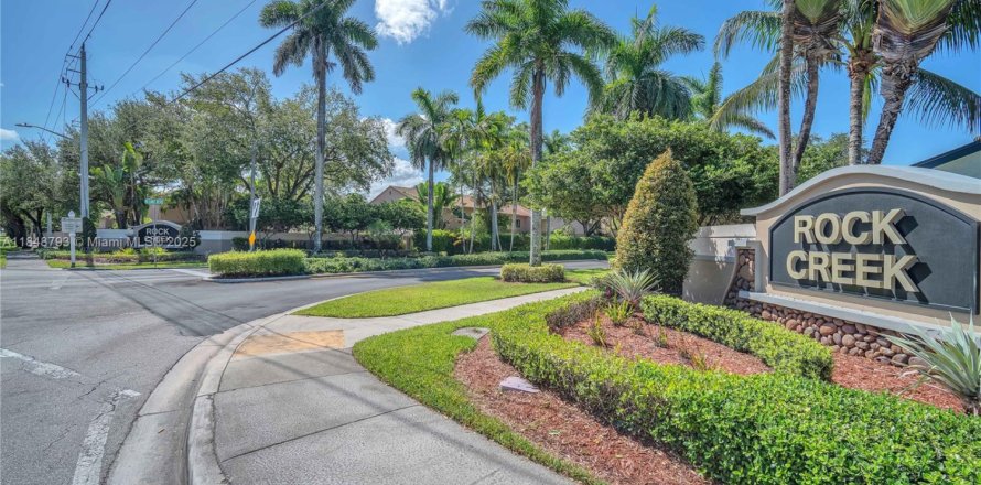 House in Cooper City, Florida 3 bedrooms, 139.54 sq.m. № 1877624
