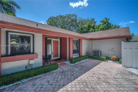 House in Cooper City, Florida 3 bedrooms, 139.54 sq.m. № 1877624 - photo 11