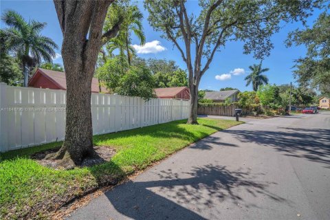 House in Cooper City, Florida 3 bedrooms, 139.54 sq.m. № 1877624 - photo 3