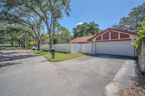 House in Cooper City, Florida 3 bedrooms, 139.54 sq.m. № 1877624 - photo 6