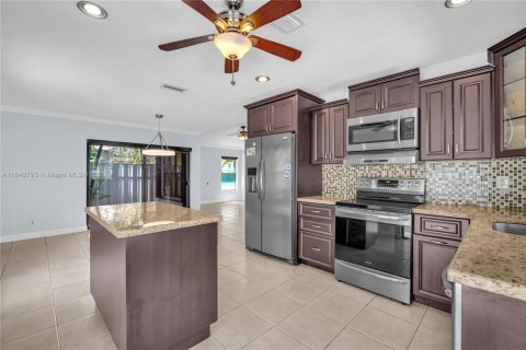 House in Cooper City, Florida 3 bedrooms, 139.54 sq.m. № 1877624 - photo 30