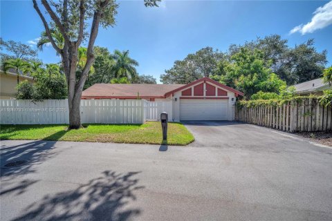 House in Cooper City, Florida 3 bedrooms, 139.54 sq.m. № 1877624 - photo 4