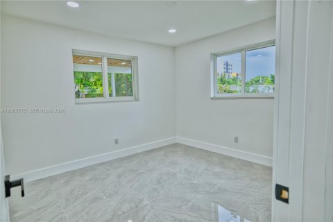 Casa en venta en Miami, Florida, 3 dormitorios, 100.33 m2 № 2362822 - foto 19