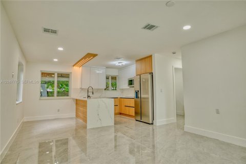 Casa en venta en Miami, Florida, 3 dormitorios, 100.33 m2 № 2362822 - foto 2