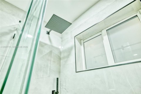 Casa en venta en Miami, Florida, 3 dormitorios, 100.33 m2 № 2362822 - foto 13