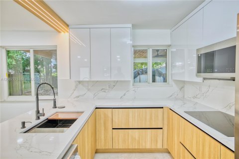 Casa en venta en Miami, Florida, 3 dormitorios, 100.33 m2 № 2362822 - foto 8