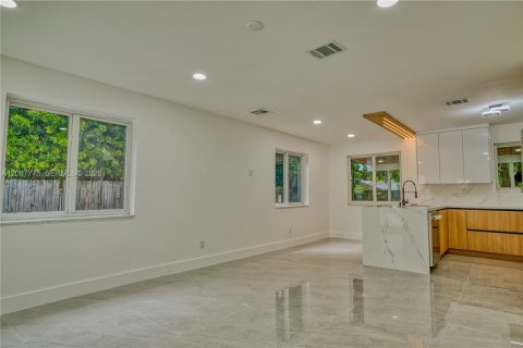Casa en venta en Miami, Florida, 3 dormitorios, 100.33 m2 № 2362822 - foto 3