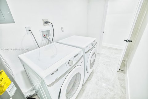 Casa en venta en Miami, Florida, 3 dormitorios, 100.33 m2 № 2362822 - foto 16