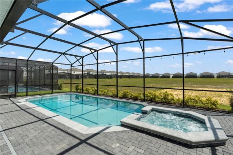 House in Davenport, Florida 10 bedrooms, 408.68 sq.m. № 1580136 - photo 25