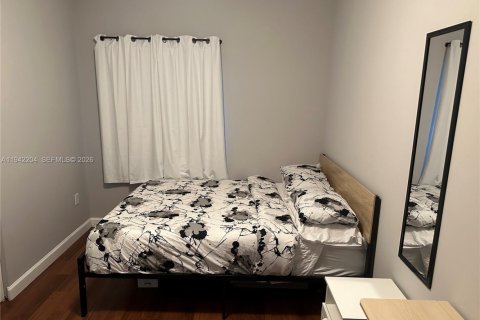 Condo in Miami, Florida, 2 bedrooms  № 1999424 - photo 12