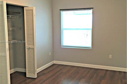 Condo in Miami, Florida, 2 bedrooms  № 1999424 - photo 10