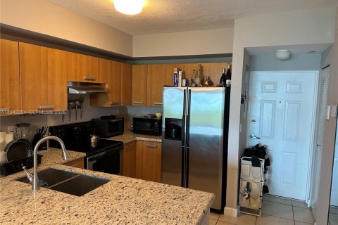 Condo in Miami, Florida, 2 bedrooms  № 1999424 - photo 4