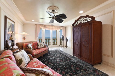 House in Highland Beach, Florida 5 bedrooms, 604.42 sq.m. № 2389833 - photo 26