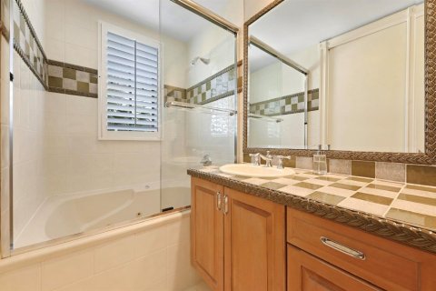 House in Highland Beach, Florida 5 bedrooms, 604.42 sq.m. № 2389833 - photo 22