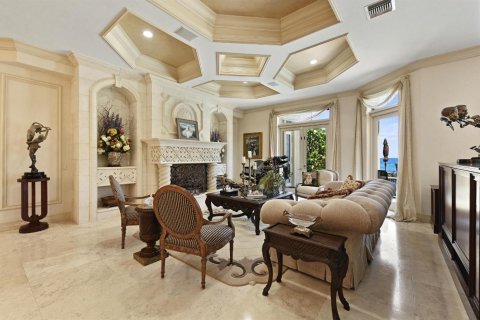 House in Highland Beach, Florida 5 bedrooms, 604.42 sq.m. № 2389833 - photo 10