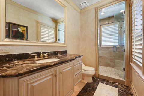 House in Highland Beach, Florida 5 bedrooms, 604.42 sq.m. № 2389833 - photo 18