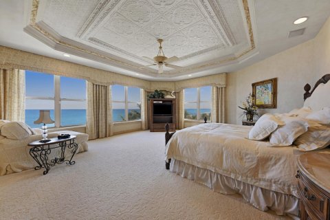 House in Highland Beach, Florida 5 bedrooms, 604.42 sq.m. № 2389833 - photo 15