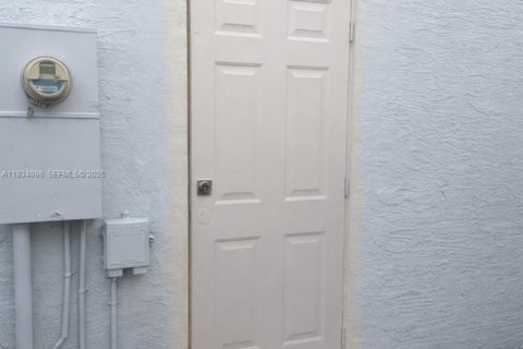 Снять в аренду коммерческую недвижимость в Майами, Флорида 239.87м2, № 1992405 - фото 7