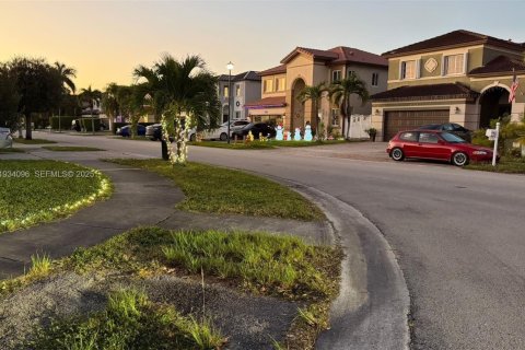 Снять в аренду коммерческую недвижимость в Майами, Флорида 239.87м2, № 1992405 - фото 8