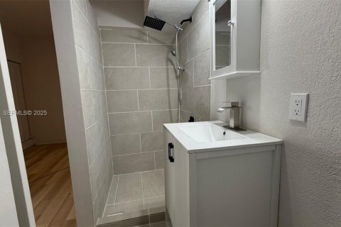 Снять в аренду коммерческую недвижимость в Майами, Флорида 239.87м2, № 1992405 - фото 5