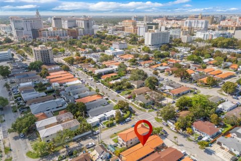 Снять в аренду виллу или дом в Майами, Флорида 2 спальни, 77.11м2, № 2045900 - фото 17