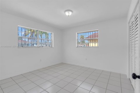 Снять в аренду виллу или дом в Майами, Флорида 2 спальни, 77.11м2, № 2045900 - фото 11