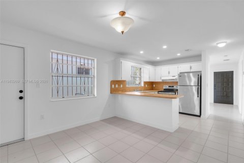 Снять в аренду виллу или дом в Майами, Флорида 2 спальни, 77.11м2, № 2045900 - фото 7