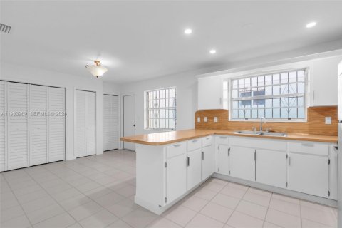 Снять в аренду виллу или дом в Майами, Флорида 2 спальни, 77.11м2, № 2045900 - фото 6