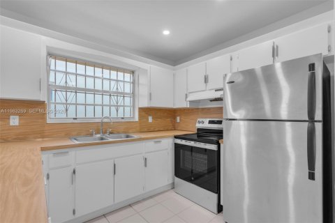 Снять в аренду виллу или дом в Майами, Флорида 2 спальни, 77.11м2, № 2045900 - фото 10