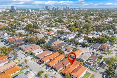 Снять в аренду виллу или дом в Майами, Флорида 2 спальни, 77.11м2, № 2045900 - фото 18