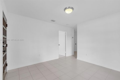 Снять в аренду виллу или дом в Майами, Флорида 2 спальни, 77.11м2, № 2045900 - фото 5