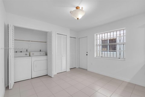 Снять в аренду виллу или дом в Майами, Флорида 2 спальни, 77.11м2, № 2045900 - фото 8