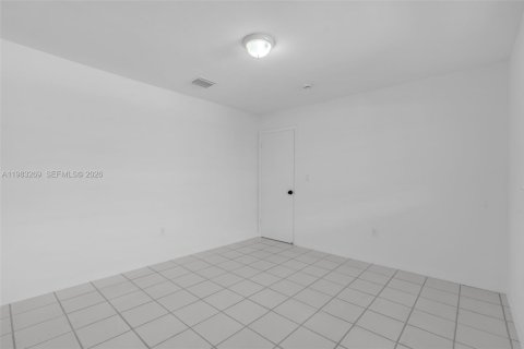 Снять в аренду виллу или дом в Майами, Флорида 2 спальни, 77.11м2, № 2045900 - фото 15